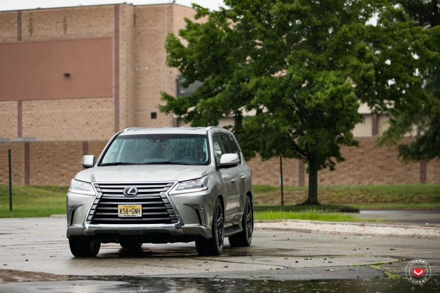  Lexus LX570 on Vossen Wheels (HC-1) 2017 года  (фото 9 из 43)
